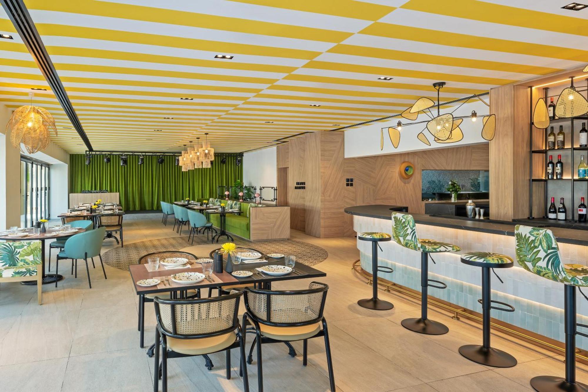 ホテル オクシデンタル アル ジャダフ ドバイ エクステリア 写真 Interior of the restaurant